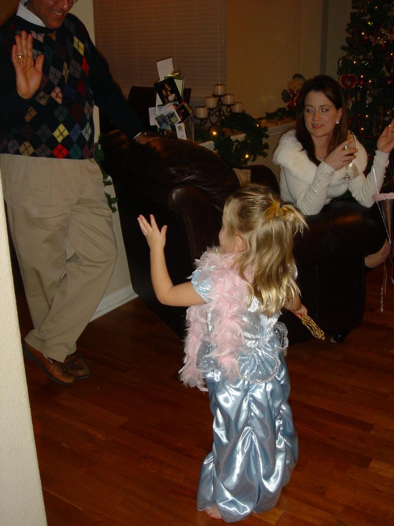 2004/12(Dec)/09(Christmas-Day)/800x600_2004-12-25 20-34-05.JPG